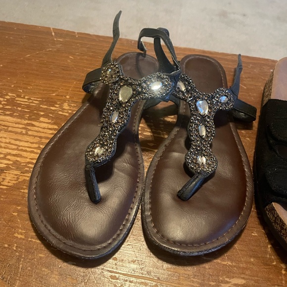 Lot of 4 pairs of sandals sizes 8, 8.5, 9 - Picture 2 of 5